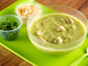 Caldo de Brócolis com Frango