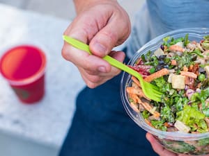 Combo Salada Bbb + Coca zero 220ml